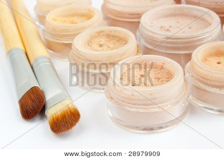 Minerální Make-up, kartáče, prášek, tvářenky, oční stíny