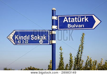 Yön işaretleri, Kemer, Türkiye