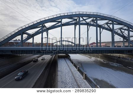 American Bridge, Built In The 1840S. Bridges Are Built Entirely Of Metal Structures. On The Construc