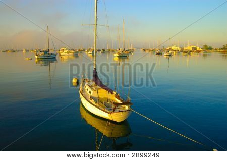 帆船在圣地牙哥海港