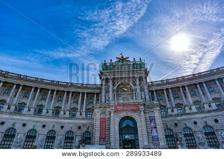 Vienna, Austria September 2018. Hofburg Palace With Heldenplatz In Vienna