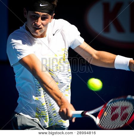 MELBOURNE - 16 gennaio: Bernard Tomic dell'Australia nella sua prima vittoria contro Fernando Verdasco di Spagna 
