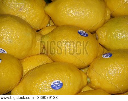 Ripe Farm Fresh Lemons At A Farm Stand.