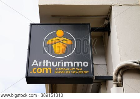 Bordeaux , Aquitaine / France - 10 01 2020 : Arthurimmo  Real Estate Of French Agency With Logo Sign