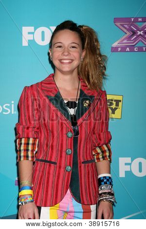 LOS ANGELES - 5 listopada: Beatrice Miller przybywa na X-Factor sezon dwa Party finalista w SLS Hotel