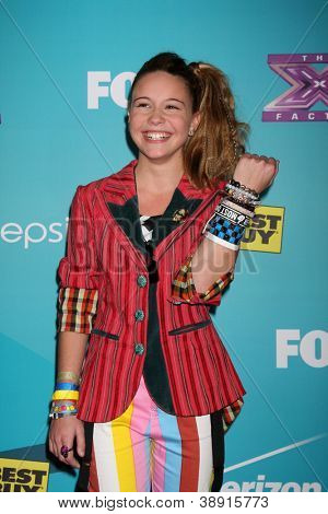 LOS ANGELES - 5 listopada: Beatrice Miller przybywa na X-Factor sezon dwa Party finalista w SLS Hotel