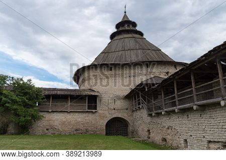 Pokrovskaya Tower And Walls Of Pskov Fortress. Pskov City, Pskov Region (pskovskaya Oblast), Russia.