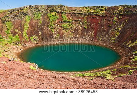 Kerid Güney-Batı İzlanda üzerinde bulunan turkuaz rengin güzel bir krater gölüdür.