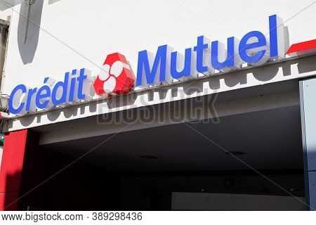 Bordeaux , Aquitaine / France - 10 10 2020 : Credit Mutuel Sign Text On Bank Office Agency Facade In