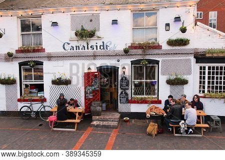 Birmingham, Uk - April 19, 2013: People Visit Canalside Cafe And Pub In Birmingham, Uk. As Of 2011 T