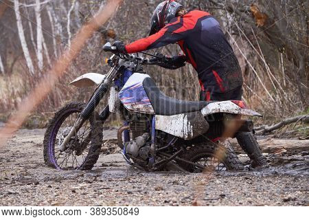Man riding motorcycle in dirt in natural environmant