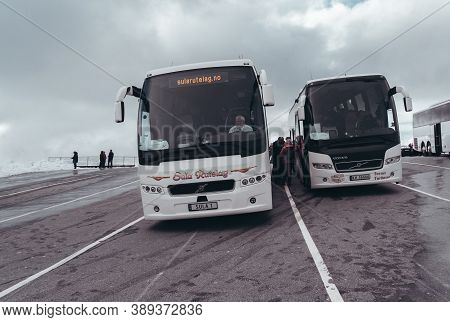Editorial 09.07.2019 Dalsnibba Norway, Buses And Tourists At The Parking Lot On The Top Of Dalsnibba