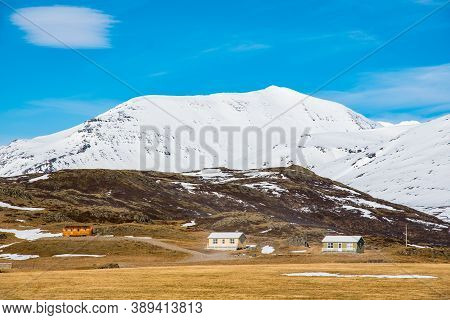 Vacationa Cottages On The Icelandic Countryside On A Sunny Spring Day