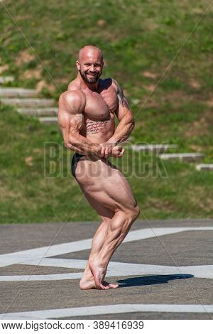 Powerful Muscular Bodybuilder In Panties Posing At The Park.  Quadriceps Contraction