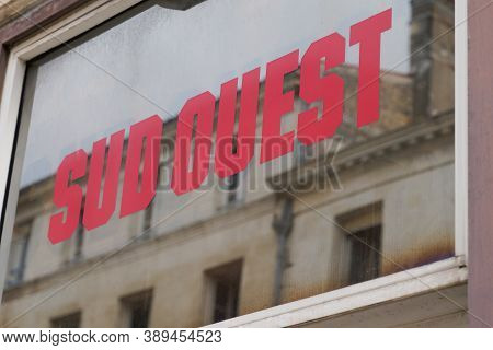 Bordeaux , Aquitaine / France - 10 10 2020 : Sud Ouest Logo And Text Sign On Windows Of French Newsp