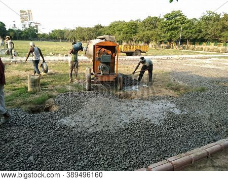 Utter Pardesh , India - Construction Workers Doing Work , A Picture Of Construction Workers Doing Wo