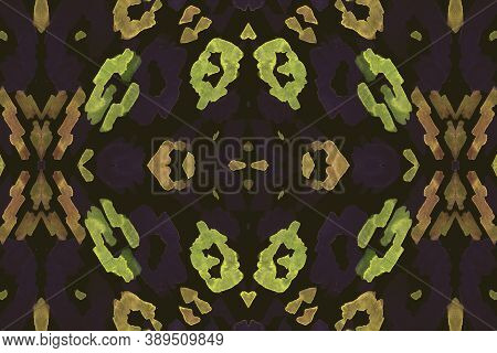 Watercolor Cheetah Background. Graphic Giraffe Repeat. Seamless Jungle Print. Camouflage Textile Des