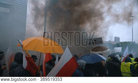 Warsaw, Poland 13.10.2020 - Protest Of The Farmers Agro Unia Protesters With Flags And Umbrellas In 