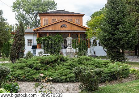 Golesti,  Romania - September 30, 2020: The Golesti Museum And The Statue Of Dinicu Golescu, A Great