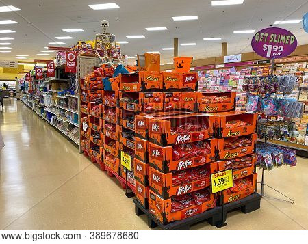 Springfield, Il/usa-10/2/20: The Halloween Candy And Toy Aisle At A Schnucks Grocery Store In Spring