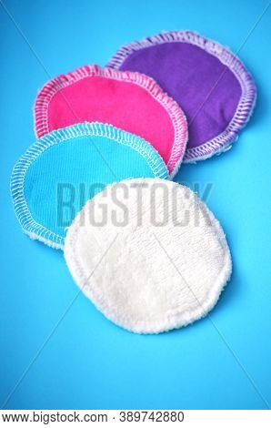 Four Organic Cotton Reusable Washable Zero Waste Cleaning Pads For Make Up Removal In White Blue Pur