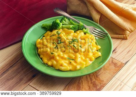 Delicious Macaroni And Cheddar Cheese With Steamed Broccoli