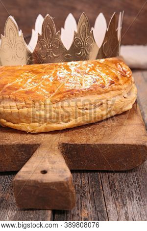 epiphany cake with golden crown