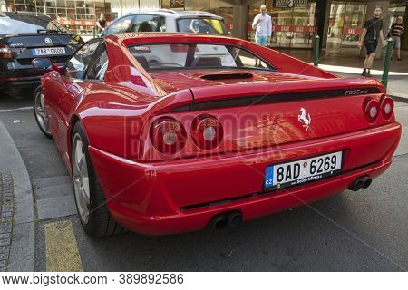 Praag , Tsjechie -   22 July 2020: Red Parked Ferrari F355 Gts Convertible In The Famous Red Ferarri