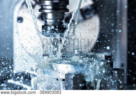 A Process Of Vertical Cnc Steel Milling With External Water Coolant Streams And Splashes
