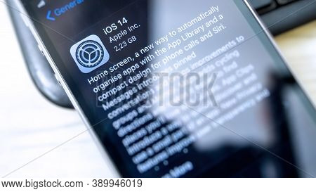 Vienna Austria September.19 2020: Close Up Iphone Se Screen Operation Software Update Ios To 14 Vers