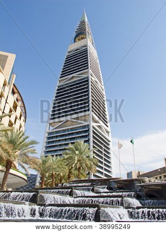 리야드-12 월 22 일: Al Faisaliah 타워 외관에 2009 년 12 월 22 일 리야드, 사우디 아라비아. 알 파이