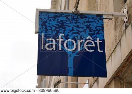Bordeaux , Aquitaine / France - 10 10 2020 : Laforet Sign Text And Logo Front Of Real Estate Shop Br