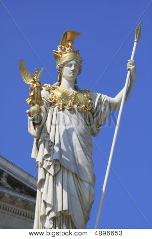 Pallas Athene framför Viennese parlamentet