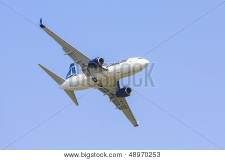 Tarom Airliner