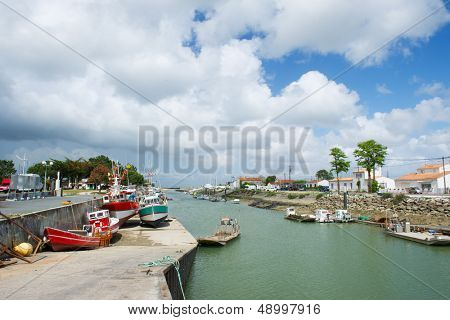 Port avec les bateaux de pêche en français Boyardville