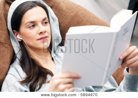 Rilassante con musica e libro