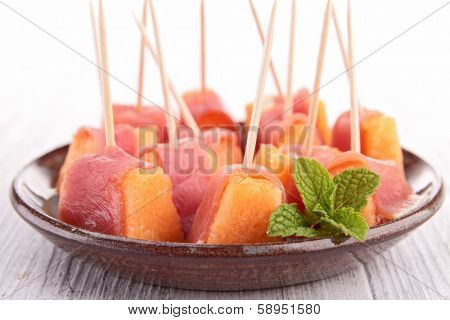 fingerfood, melon and prosciutto