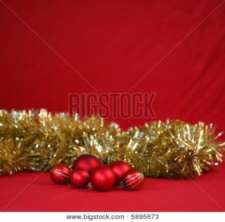 Baubles คริสต์มาสสีแดง ด้วยดิ้นทอง