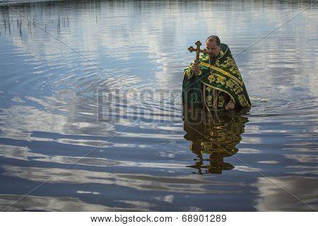 KRASNY BRONEVIK, RUSSIA - JULY 7, 2014: Celebrations commemorating the Rev. Anthony Dymsky (died 1224) in Antony Dymsky Monastery - Procession on Lake Dymsky, the great blessing of water and bathing.