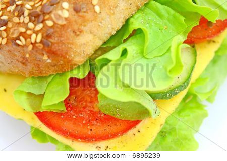 Panino con formaggio e verdure