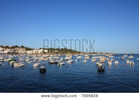 เรือในอ่าว Cadaques