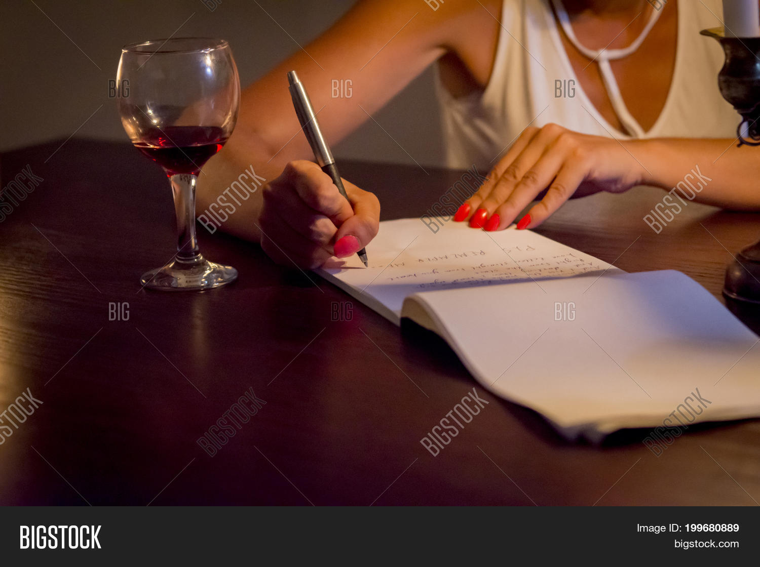 предложение лежит на столе