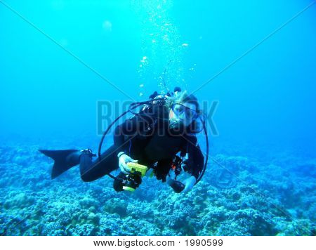 หญิงดำในอุย