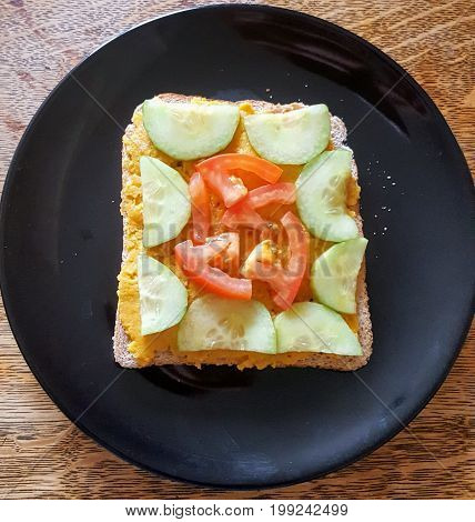 Sandwhich with mashed potatoe, cucumber and tomato