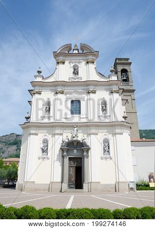 SARNICO, LOMBARDY, ITALY. 3rd August 2017. The ancient parish church of St Martin is one of Sarnico's many tourist draws.
