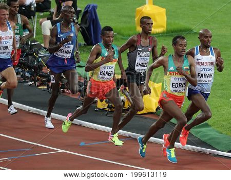 LONDON, ENGLAND - AUGUST 12: Muktar Edris of Ethiopia races Mohamed Farah of Great Britain and Northern Ireland during the 16th IAAF World Athletics Championships London 2017