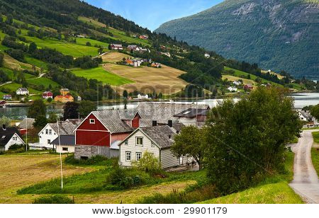 Dorf am Fluss