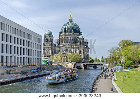 Berlin, Germany - April 22, 2018: River Spree With Tourist Boats, Humboldt Forum Under Construction 