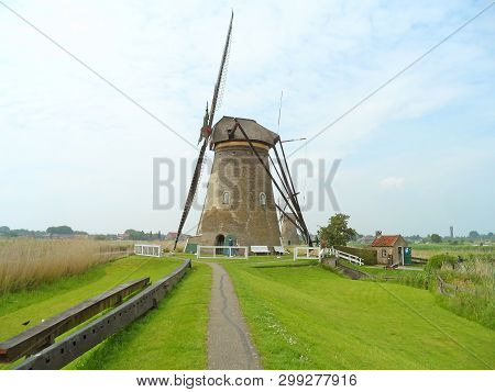 One Of 19 Historic Dutch Windmills Of Kinderdijk Unesco World Heritage Site, Molenwaard, Netherlands
