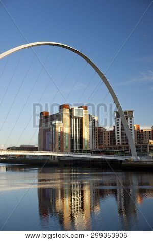 Newcastle And Gateshead, Uk , 5th November 2012, View Of The Gateshead Millenium Bridge With The Bal